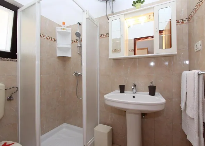 Room And Apartment Lea