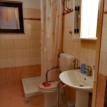 Room And Apartment Lea Guest house