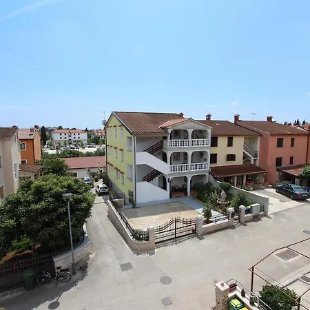Guest house Room And Apartment Lea 3*