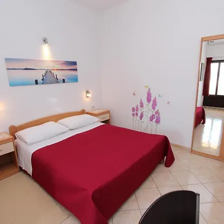 Guest house Room And Apartment Lea Rovinj