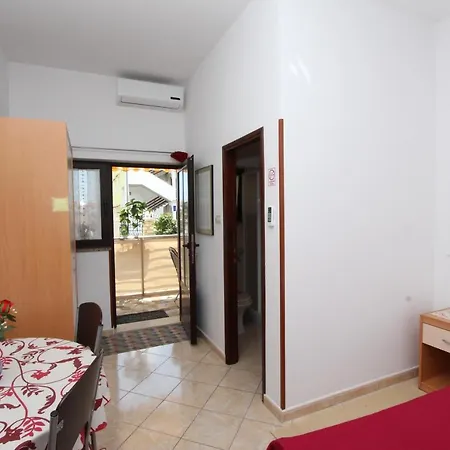 Room And Apartment Lea Rovinj