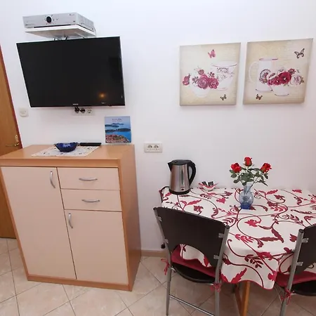 Room And Apartment Lea Guest house 3*