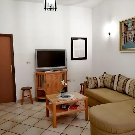 Room And Apartment Lea Guest house 3*