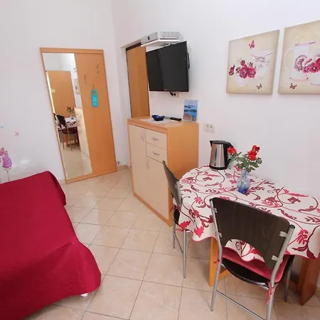Room And Apartment Lea Rovinj